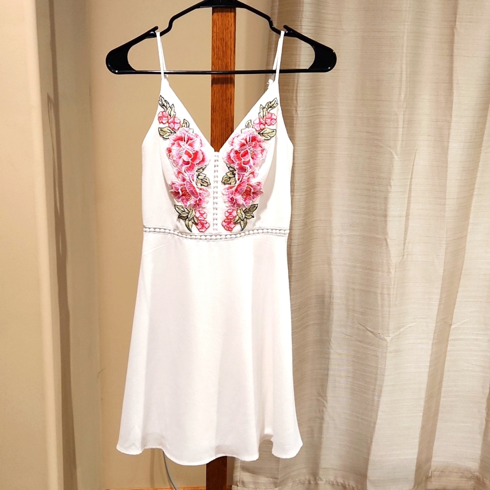 White with floral applications summer or homecoming dress. Size 1/2